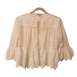 Super cute Conditions Apply white eyelet crop top